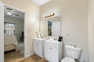 Cozy 4B 2 5B University Home King Beds Jacuzzi - Charlotte - 2