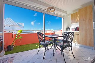 Mady's Retreat 1 bedroom apartment ideally located - 0