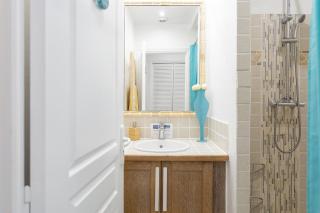 Mon Paradis Bleu beach house, 2 bedrooms and sea view! - 3