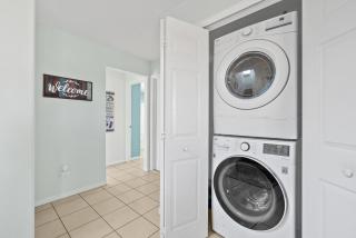 Beachside Serenity Escape - Private 3BR and 2BA, DOG FRIENDLY Duplex Oasis, Steps to Shore! - 7