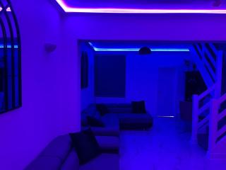 Short Stopzzz & Indoor Hot Tub - 8