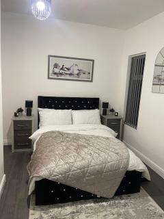 Short Stopzzz & Indoor Hot Tub - Manchester - 5