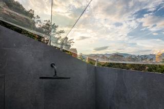 "The Belmonte Penthouse" IG YT Direct OFF - 5min to Lleras Park - 2