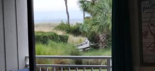 Ocean Dunes Villas #111, Beach Condo in Coligny Beach, 43 S Forest Beach Dr, Hilton Head SC, Oceanfront condo, Heated Pool, By Vacation Rental HHI - Île de Hilton-Head - 9