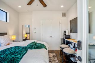 Clay Studio in the heart of EADO - Houston - 9