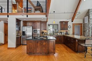 8 Mt Baker Home with Hot Tub - Sunriver - 3