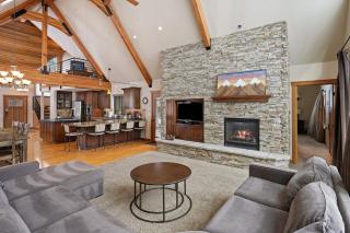 8 Mt Baker Home with Hot Tub - Sunriver - 0