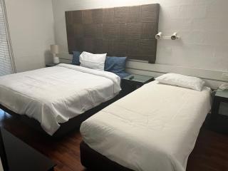 Bungalow Hotel - Cairns - 2