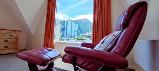 Spacious Home with Awesome Lake Views - Queenstown - 5