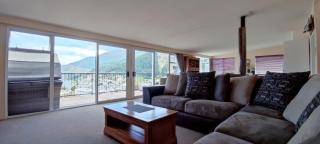 Spacious Home with Awesome Lake Views - Queenstown - 4