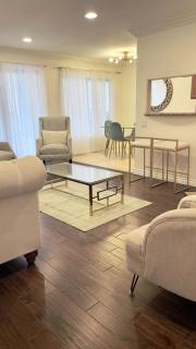 Luxury 2-Bedroom Condo in Studio City - Los Angeles - 3