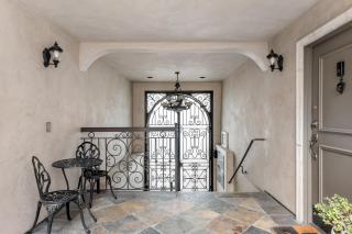 Luxury 2-Bedroom Condo in Studio City - Los Angeles - 7