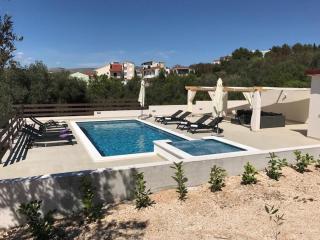 Apartment in Okrug Gornji with sea view, balcony, air conditioning, WiFi 5048-5 - 0