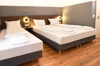 Hotel Apadana Frankfurt - 0