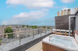 JOIVY Beautiful Penthouse with Terrace & Jacuzzi - 9