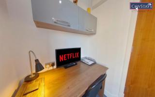 Victoria House - Deluxe Studios in Coventry City Centre, free parking, by COVSTAYS - 4