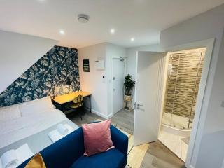 Hackney Studios by Sleepy - 4