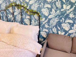 Hackney Studios by Sleepy - 1