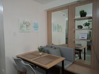 Cozy 1233 the persimmon studio near sm and ayala - 3