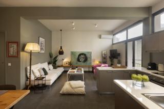 Α Rare Lux Artistic RENV Gem opposite EMST Museum - 7