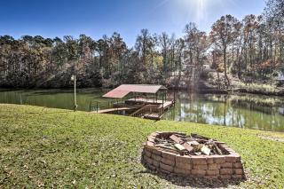 Pet-Friendly Lakeside Retreat with Dock! - Abbeville - 9