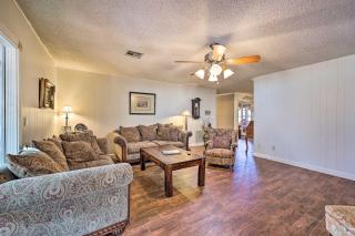 Stunning Rogers Villa with Pond about 7 Mi to Lake - Rogers - 6