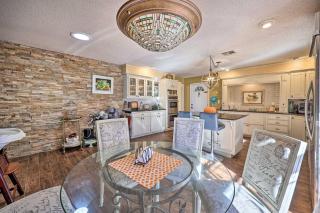 Stunning Rogers Villa with Pond about 7 Mi to Lake - Rogers - 3
