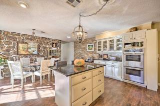 Stunning Rogers Villa with Pond about 7 Mi to Lake - Rogers - 1