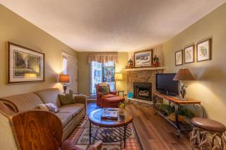 Bear Pause - Blowing Rock - 8