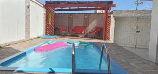 "Excelente Casa Pé na Areia com Opção de Piscina Aquecida Cobrado á Parte, Ampla Área de Lazer, Deck Coberto com Churrasqueira e Cooktop, Cozinha Americana, Ampla Sala de Estar com Lindíssima Lareira, Smart TV 50", WI-FI e o Melhor fica Pertinho da Praia" - 0