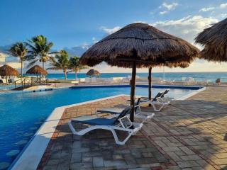 Ocean View Three Bedroom, Three Story Penthouse by the Beach - Cancún - 8