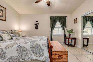 Walk to the Beach and Restaurants! - Coconut Villa's Suite 2 - St Pete Beach - 4
