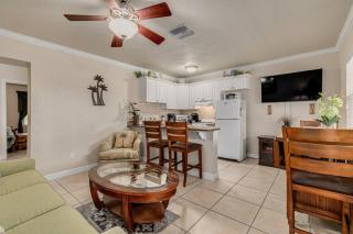Walk to the Beach and Restaurants! - Coconut Villa's Suite 2 - St Pete Beach - 6