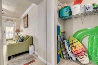 Walk to the Beach and Restaurants! - Coconut Villa's Suite 2 - St Pete Beach - 2