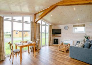 Knights Lodges - Newton Solney - 5