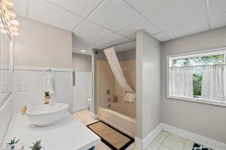 Tranquility Suite Pet- Friendly - Asheville - 6