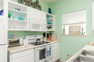 Affordable family condo -walking distance to beach by Mustang Island, Sleeps Four, 2025 Traveler Award - Padre Island - 2