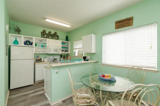 Charming family condo - walking distance to beach by Mustang Island, Sleeps Four, 2025 Traveler Award - 3