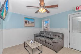 125 Atlantic Avenue Unit F - Pet Friendly! Walk To The Beach and Pier! 1BR -1BA - Sleeps 2-4 guests! - 7