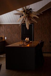 Mysig lägenhet med öppen planlösning på hästgård. - 7