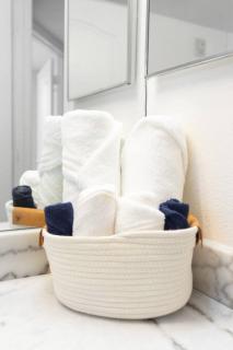 2 Bedroom, 2 Bathroom plus Den Brickell Condo Pool, Hot Tub, and Gym - 1