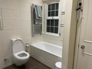 Private king room with huge en-suite in shared house in Marylebone - Londra - 2
