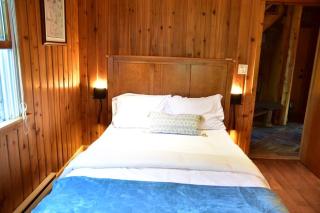 Quiet and Comfy 3bed/2bath - Chalet with hot tub. - Cedar - 7