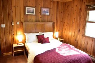 Quiet and Comfy 3bed/2bath - Chalet with hot tub. - Cedar - 6