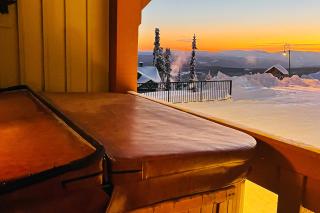 The Crescent 104 - 7