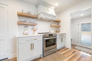 B Street Bungalow - Bentonville - 3