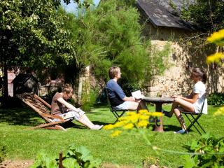 Charme du XVIIe avec grand terrain clos, dépendances restaurées, jardin, garage fermé et équipements divers - FR-1-410-157 - Berfay - 0