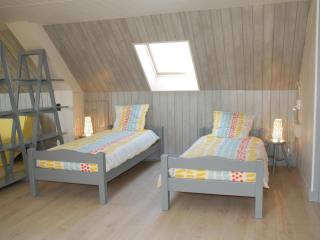 Gîte spacieux avec salle de jeux, tennis et cheminée, idéal pour familles et amis jusqu'à 15 pers. - FR-1-410-223 - Saint-Jean-de-la-Motte - 3