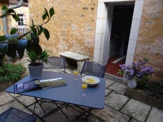 Gîte de Charme au Cœur d'une Petite Cité de Caractère près d'une Rivière et Monuments Historiques - FR-1-410-237 - 6