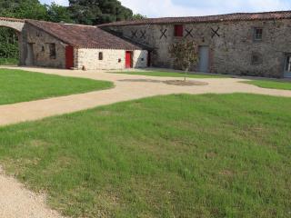 Élégant gîte 18ème siècle rénové avec piscine couverte, terrasse et grand terrain aux Herbiers. - FR-1-426-406 - Les Herbiers - 6